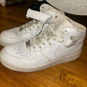 White Nike AirForce 1 Miss